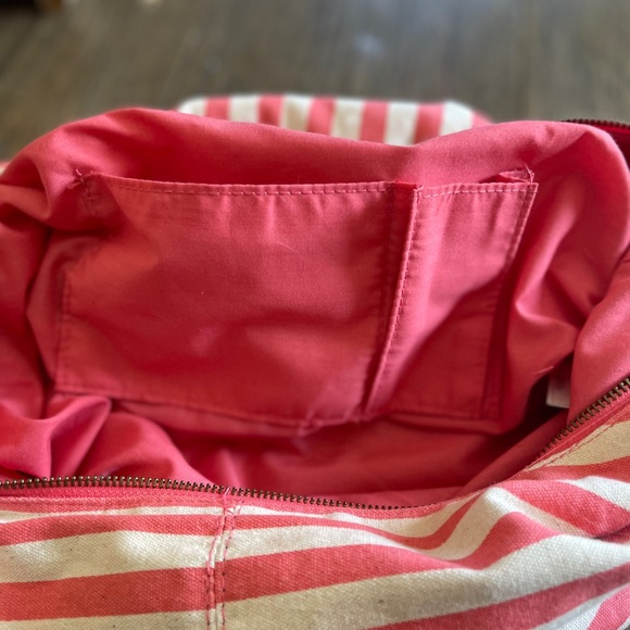 Chic Striped Coral‎ and White Hobo Bag - Picture 10 of 12